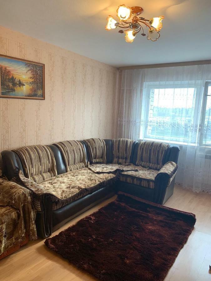 Ореховая Горка Апартаменты С Балконом И Лифтом Narva Exterior foto