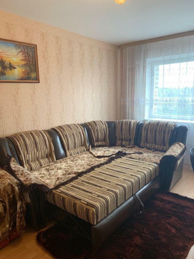 Ореховая Горка Апартаменты С Балконом И Лифтом Narva Exterior foto